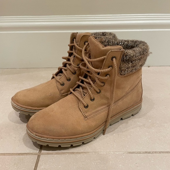 Women’s booties - Picture 1 of 3